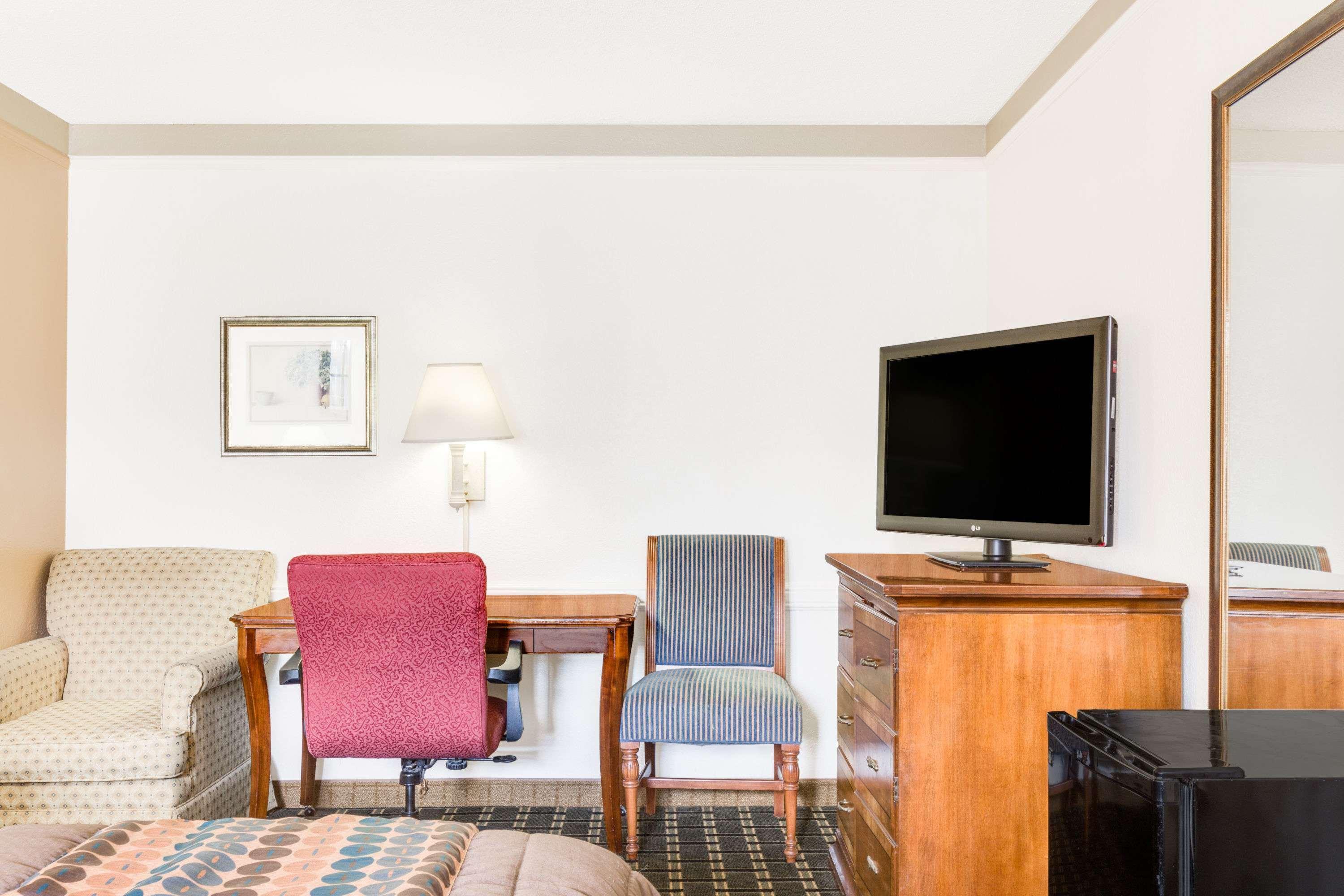 Days Inn By Wyndham Birmingham/West Luaran gambar