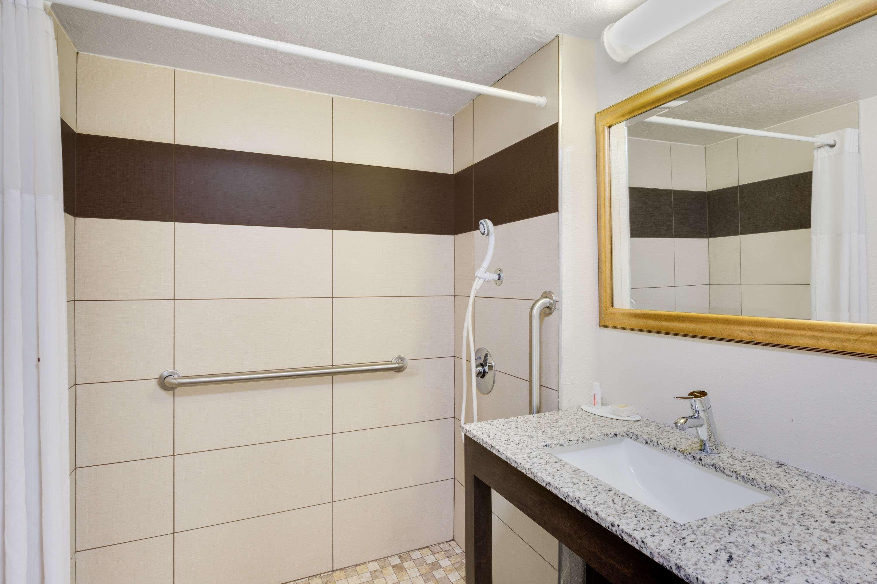 Days Inn By Wyndham Birmingham/West Luaran gambar