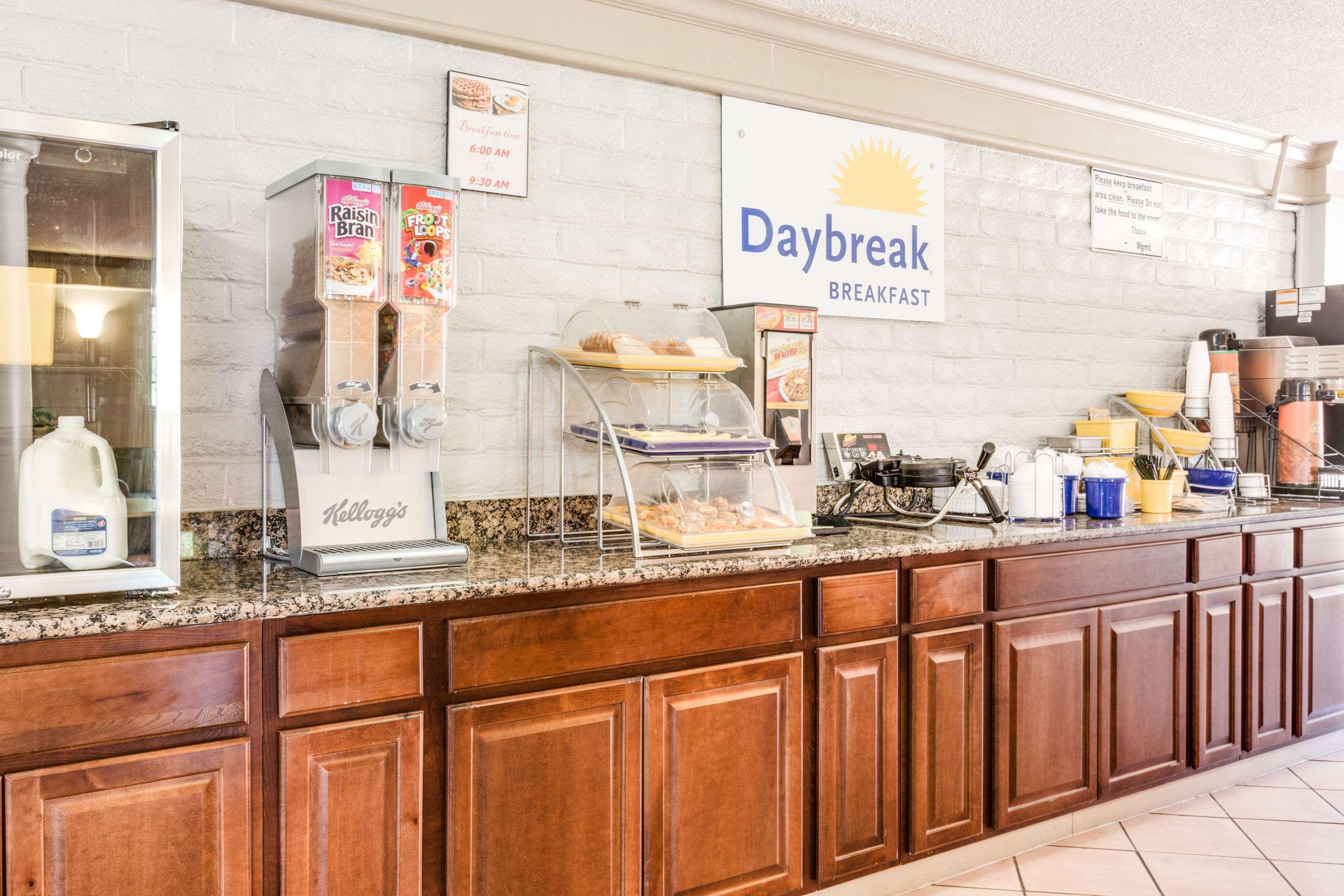 Days Inn By Wyndham Birmingham/West Luaran gambar