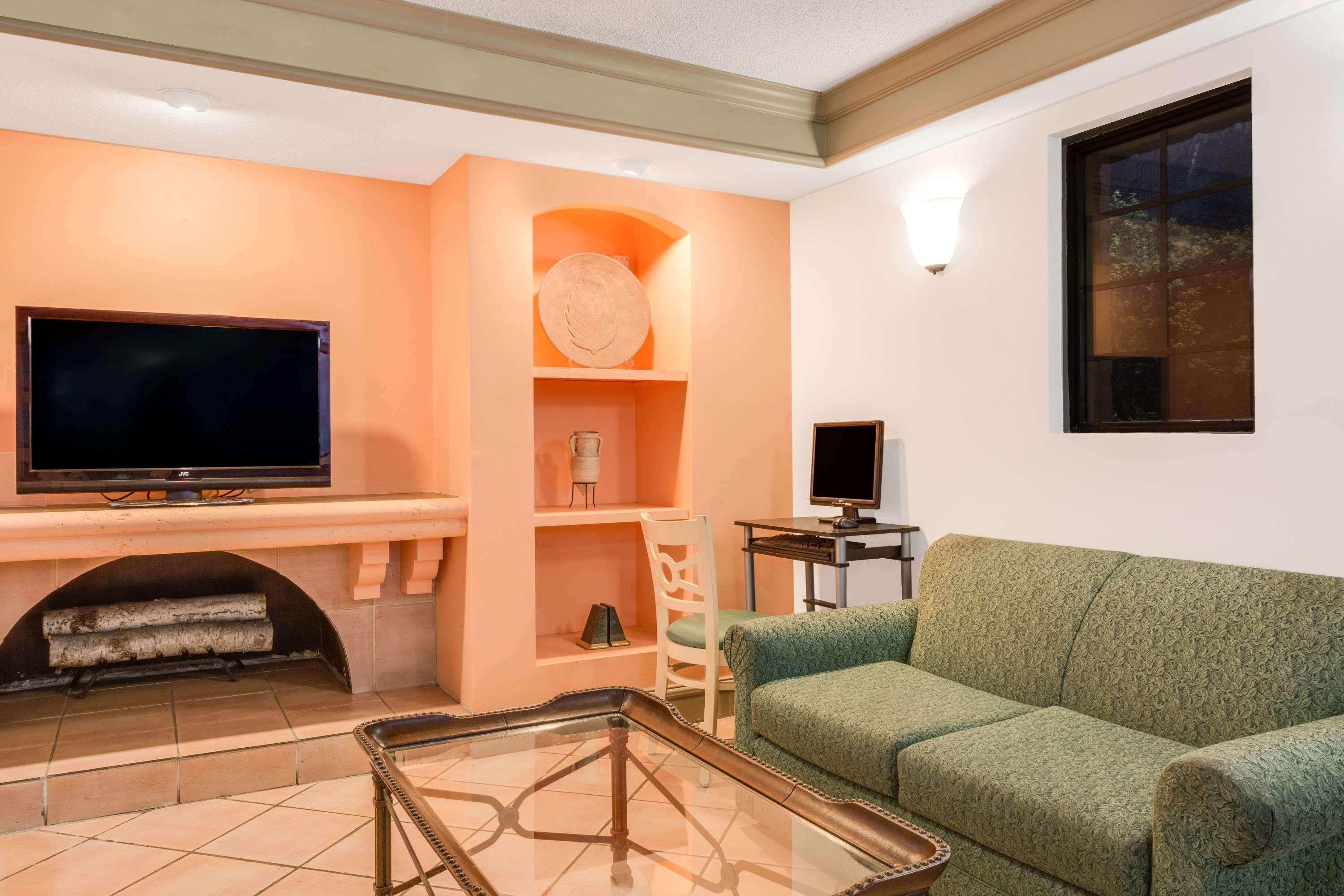 Days Inn By Wyndham Birmingham/West Luaran gambar